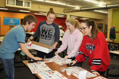 Key club members setting up at Kiwanis breakfast